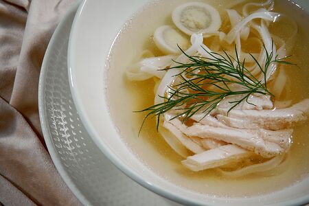 Куриный бульон с лапшой