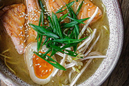 Рамен с лососем