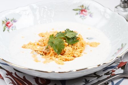 Холодный суп из мацони с яйцом, редисом и зеленью