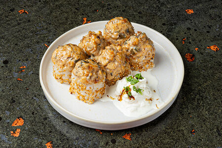 Ролл запеченный угорь и страчателла