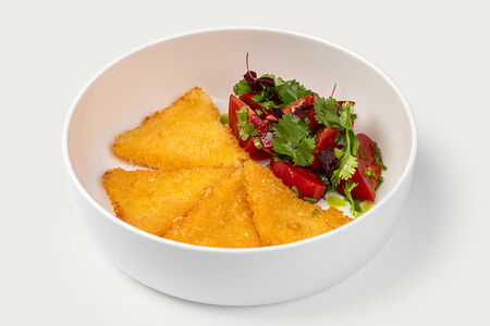 Жареный сулугуни с томатами