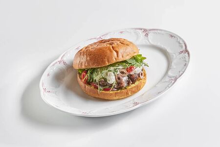 Бургер Итальянский с сыром страчателла и вялеными томатами