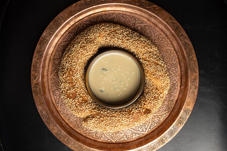 Симит с каймаком и медом 