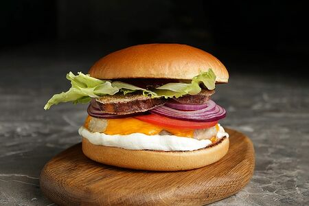 Бургер с хрустящим баклажаном