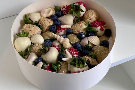 Бокс с клубникой в шоколаде №26