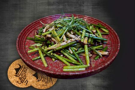 Стрелки чеснока с кальмаром