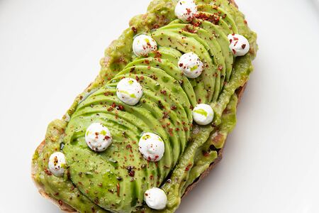 Авокадо-тост