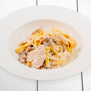 Паста Феттуччине с курицей и грибами