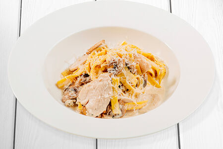 Паста Феттуччине с курицей и грибами