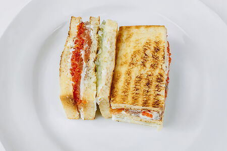 Клаб-сэндвич с лососем и крем-чизом