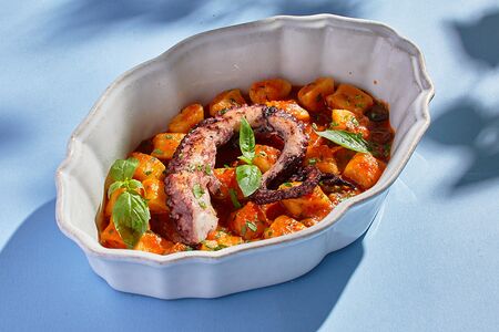 Осьминог с ньокками по-сицилийски