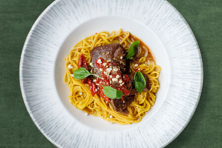 Телячьи щечки с тальолини