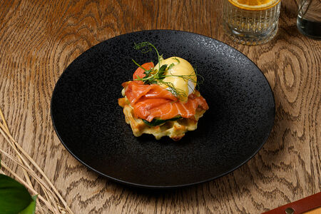 Вафля с лососем