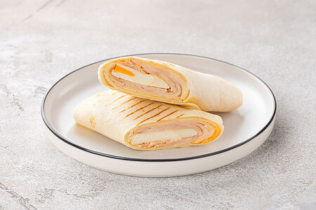 Ролл с ветчиной и яйцом