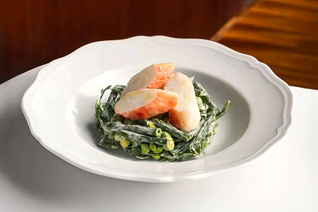 Крабовый салат, кенийская фасоль и йогурт