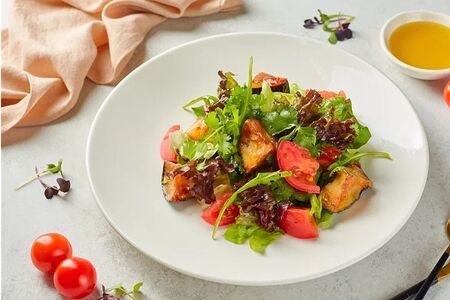 Салат с хрустящими баклажанами