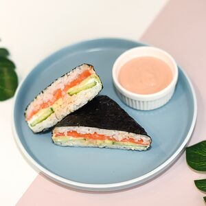 Суши-сэндвич с лососем