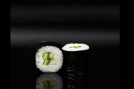 Маки-ролл с огурцом