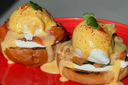 Яйцо пашот с лососем