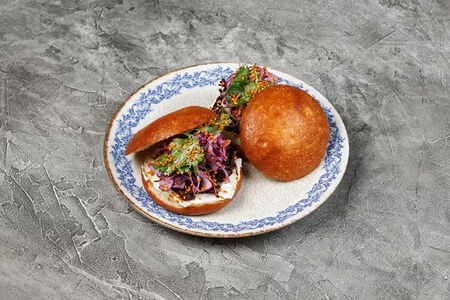 Жареный бао с томлёной щекой