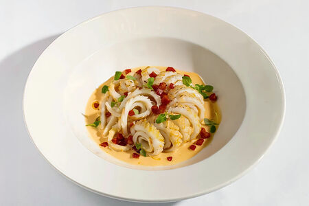 Кальмары гриль с чоризо