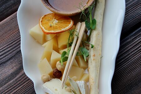 Сырная тарелка к белому вину