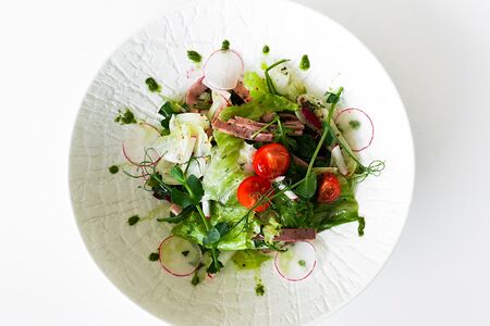 Салат с языком и свежими овощами