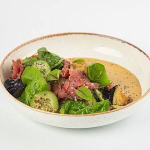 Салат с ростбифом и баклажанами