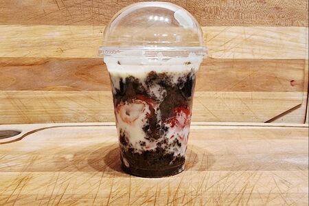 Сметанник To go с клубникой