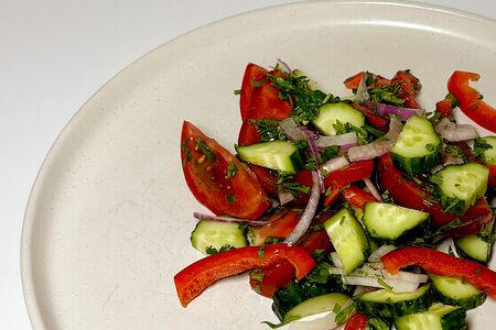 Овощной салат по-деревенски