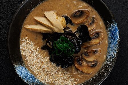 Рамен с тамаго на грибной основе