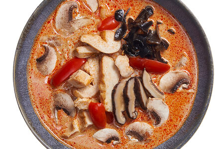 Том ям с курицей @ L