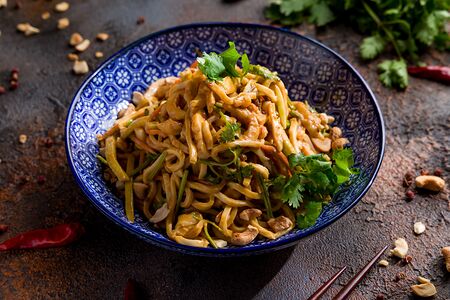 Холодная лапша с креветками