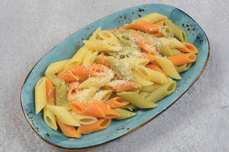 Макарошки разноцветные отварные с сыром