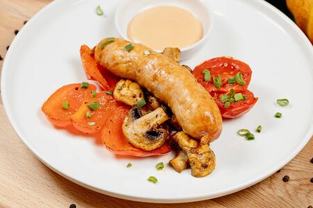 Колбаска из индейки с овощами гриль