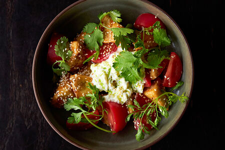 Хрустящие баклажаны со страчателлой и томатами