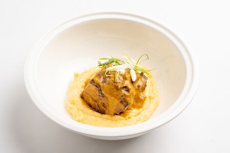 Томленые щёчки с пюре