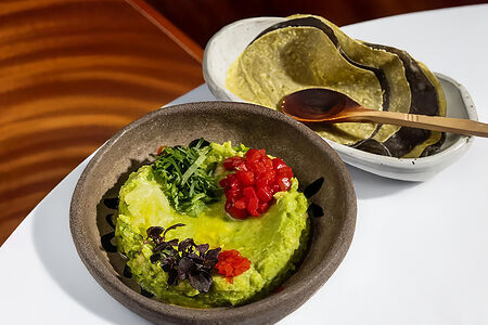 Гуакамоле с кукурузной тортильей