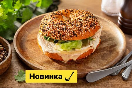 Бейгл с пастрами из индейки