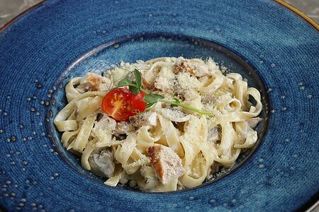 Паста с курицей и грибами