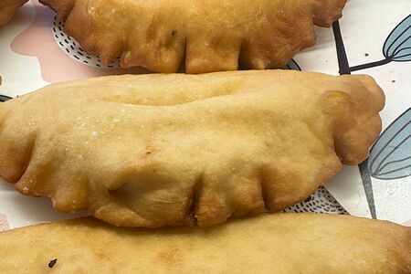 Пирожок жареный с картошкой и грибами