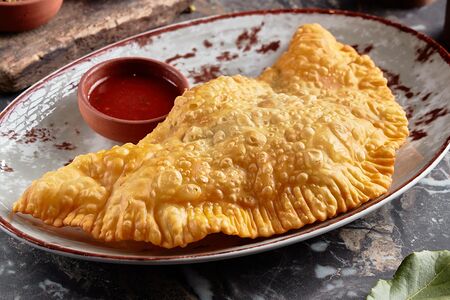 Чебурек с бараниной (подается с соусом сацебели)