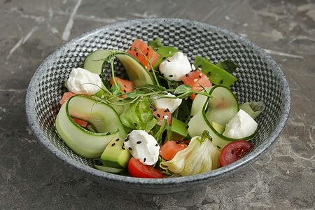 Салат с лососем