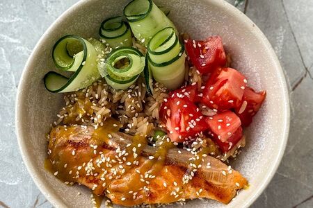 Боул с лососем New