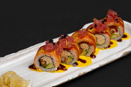 Ролл тартар тунец