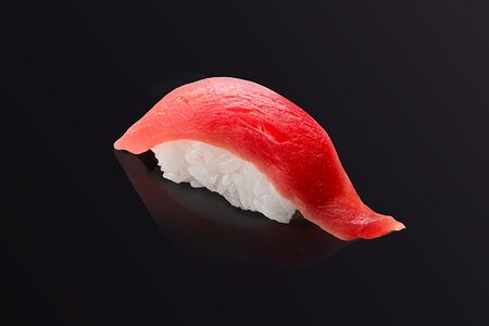 Нигири с тунцом