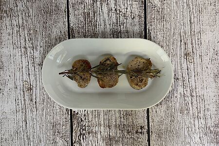 Свинина, запеченная в розмарине