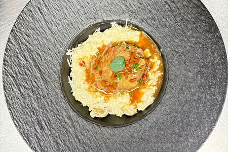 Ризотто с трюфелем, белыми грибами и говяжьими щеками 