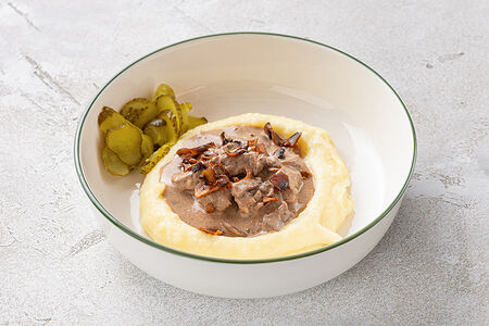 Бефстроганов с картофельным пюре