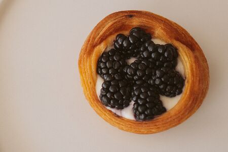 Даниш с ежевикой 